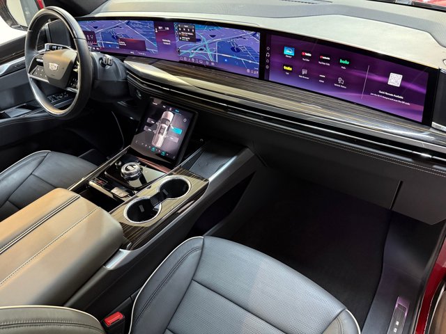 2025 Cadillac Escalade 4WD Premium Luxury Image 21 of 62