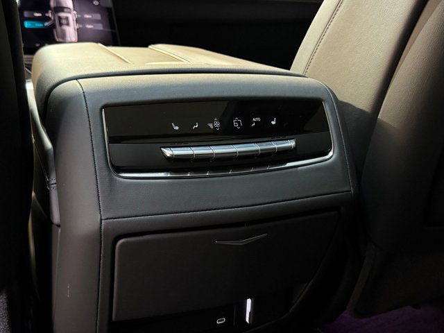 2025 Cadillac Escalade 4WD Premium Luxury Image 40 of 62