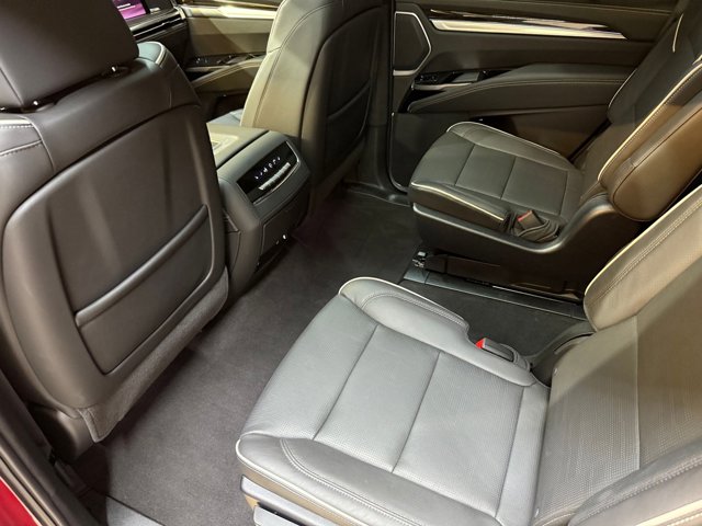 2025 Cadillac Escalade 4WD Premium Luxury Image 17 of 62