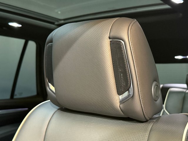 2025 Cadillac Escalade 4WD Premium Luxury Image 50 of 62