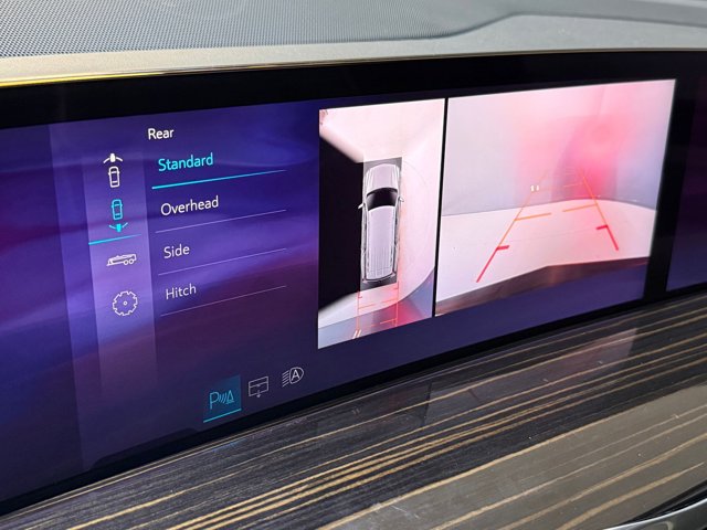 2025 Cadillac Escalade 4WD Premium Luxury Image 26 of 62