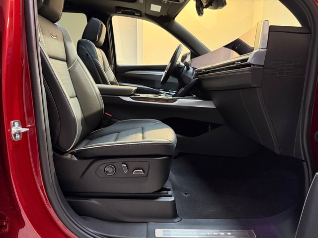 2025 Cadillac Escalade 4WD Premium Luxury Image 18 of 62