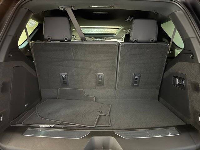 2025 Cadillac Escalade 4WD Premium Luxury Image 11 of 62