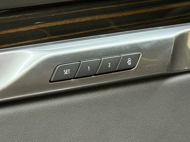 2025 Cadillac Escalade 4WD Premium Luxury Image 37 of 62