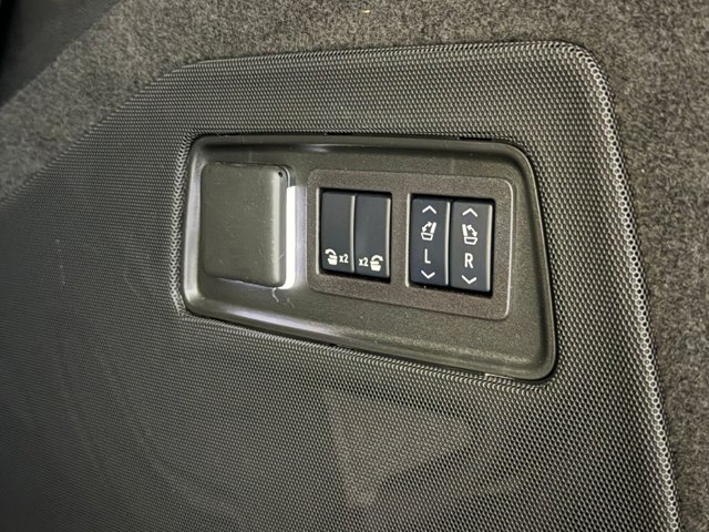 2025 Cadillac Escalade 4WD Premium Luxury Image 42 of 62