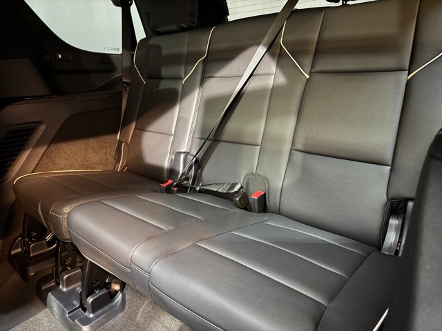 2025 Cadillac Escalade 4WD Premium Luxury Image 16 of 62