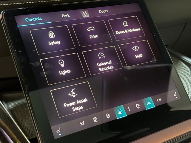 2025 Cadillac Escalade 4WD Premium Luxury Image 31 of 62