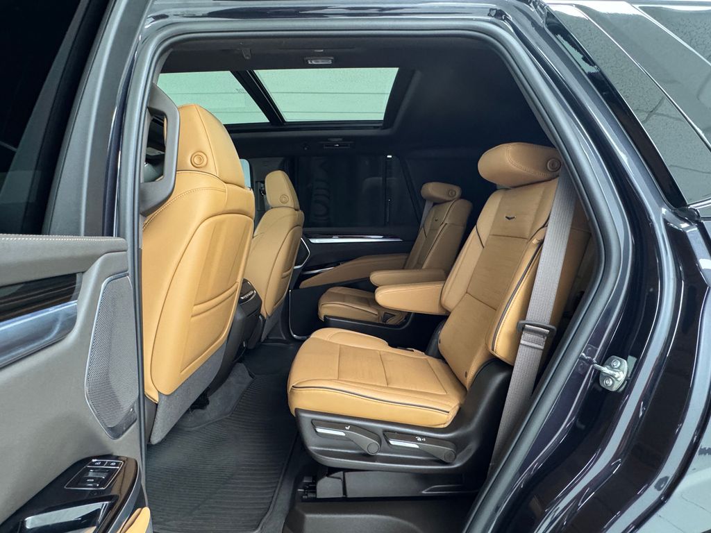 Vehicle image 11 of 46