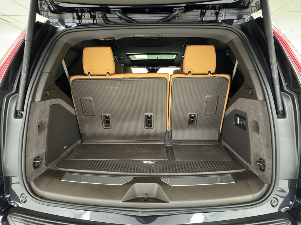 Vehicle image 33 of 46