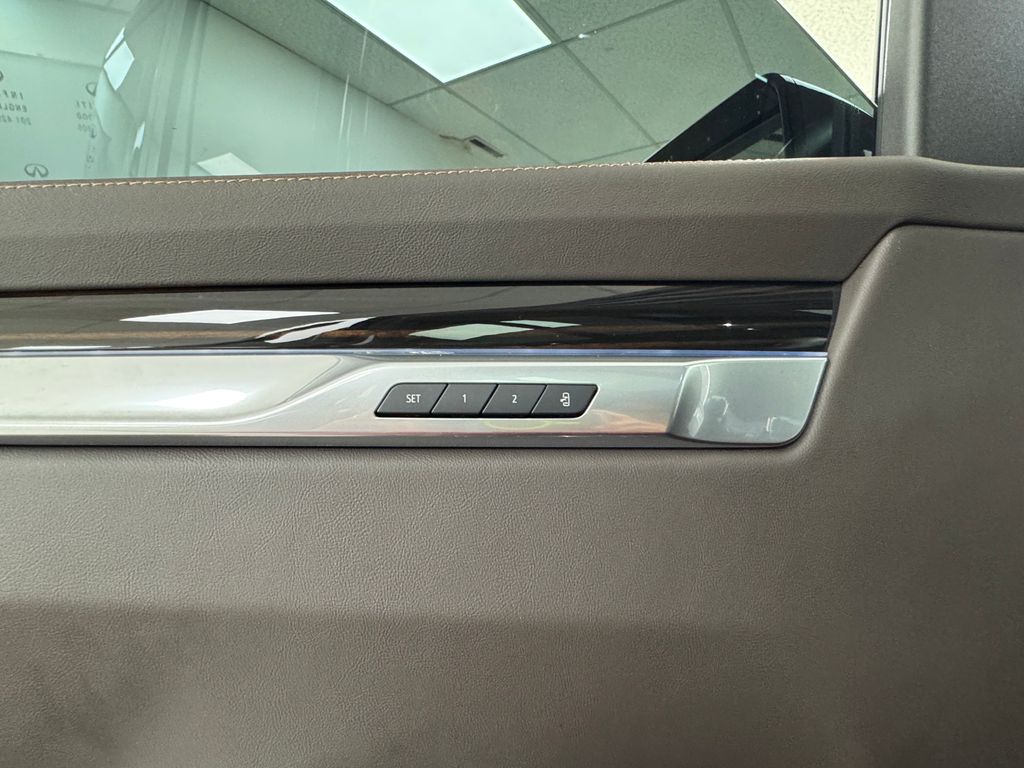 Vehicle image 26 of 46