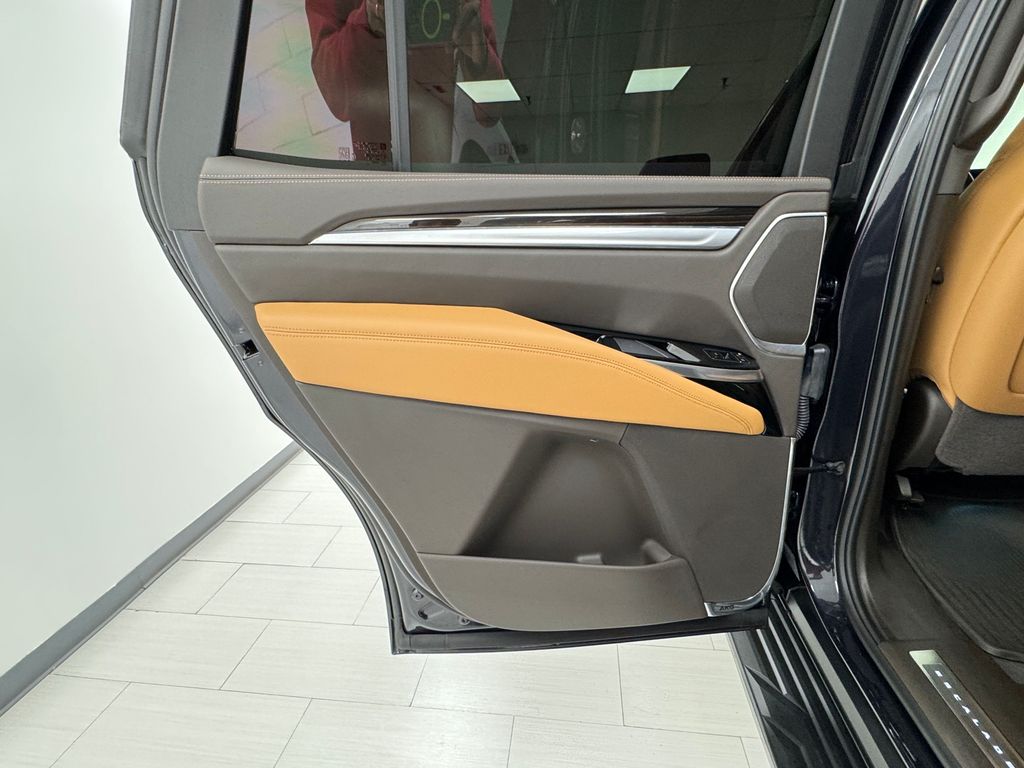 Vehicle image 10 of 46