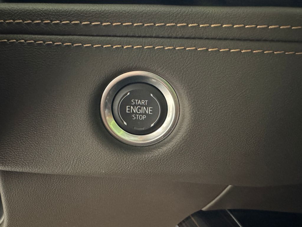 Vehicle image 32 of 46