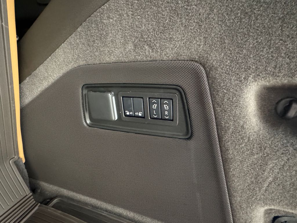 Vehicle image 34 of 46