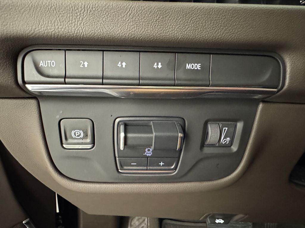Vehicle image 25 of 46