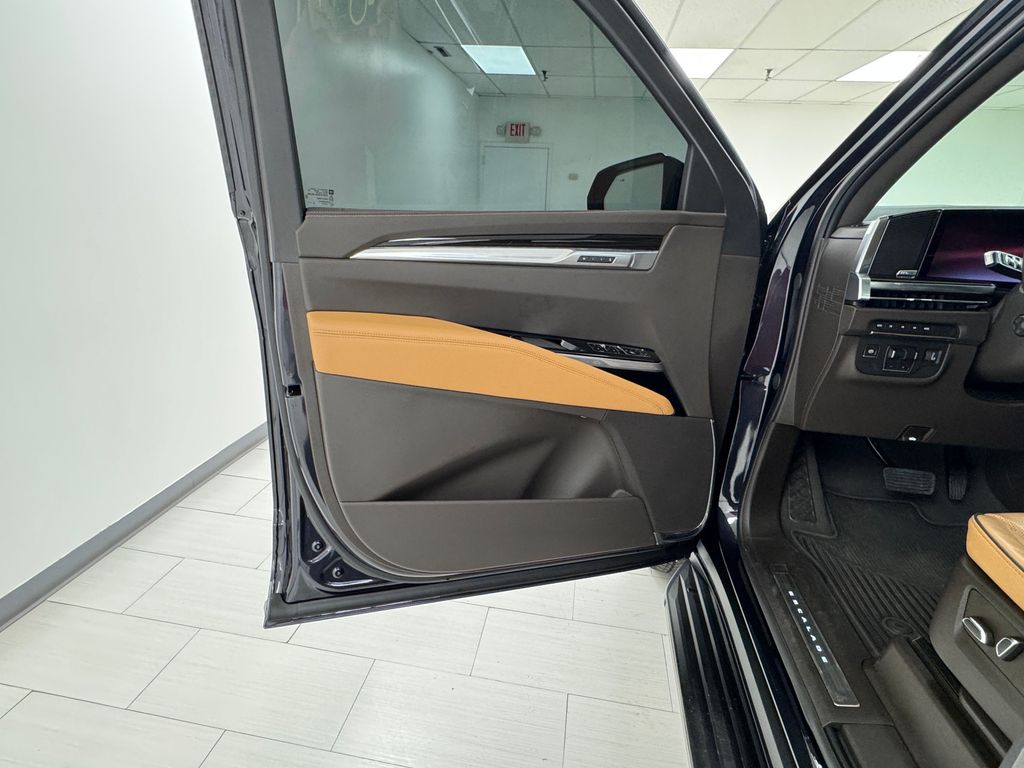 Vehicle image 8 of 46