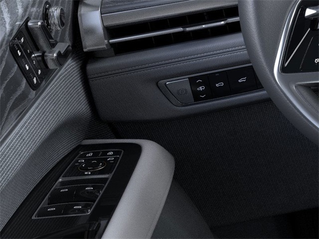 Vehicle image 22 of 24