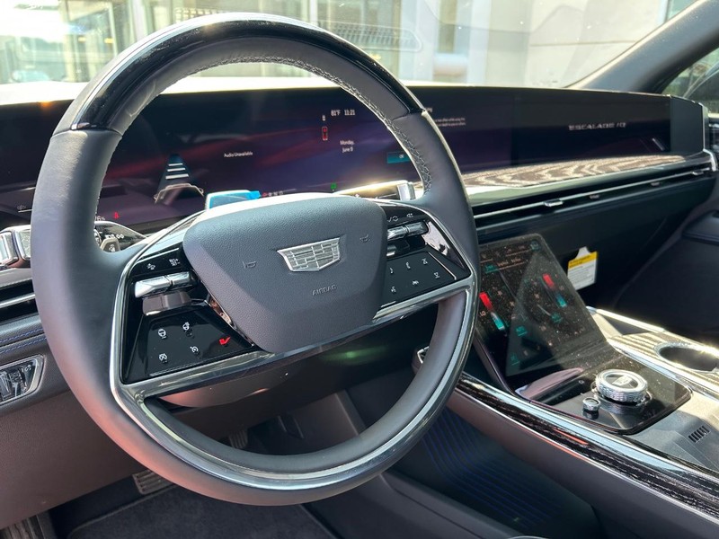 Vehicle image 15 of 23