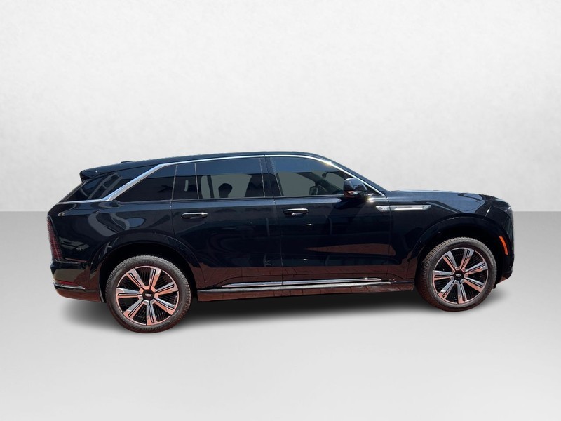 Vehicle image 4 of 23