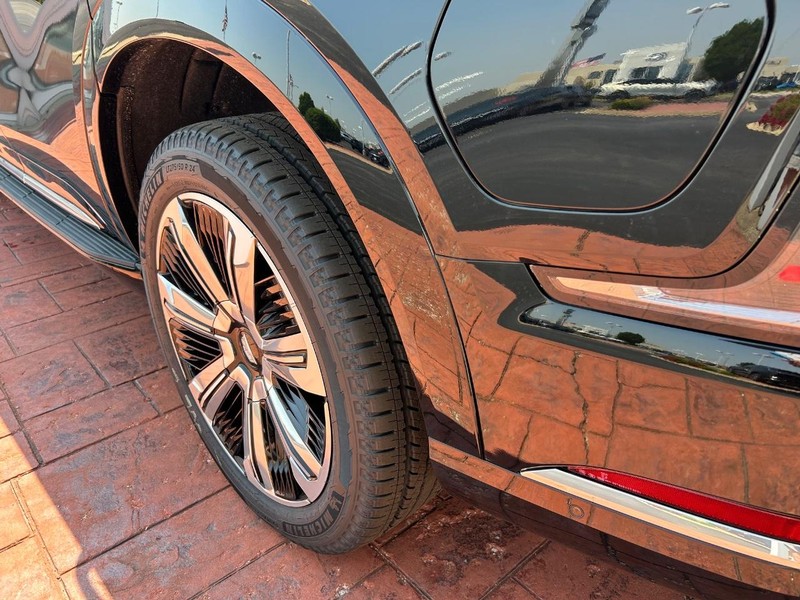 Vehicle image 11 of 23