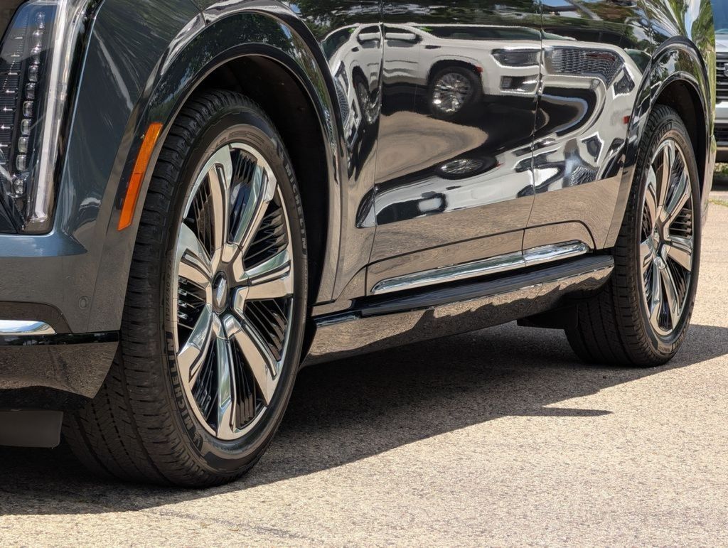 2025 Cadillac Escalade IQ Luxury 2 Image 2 of 51