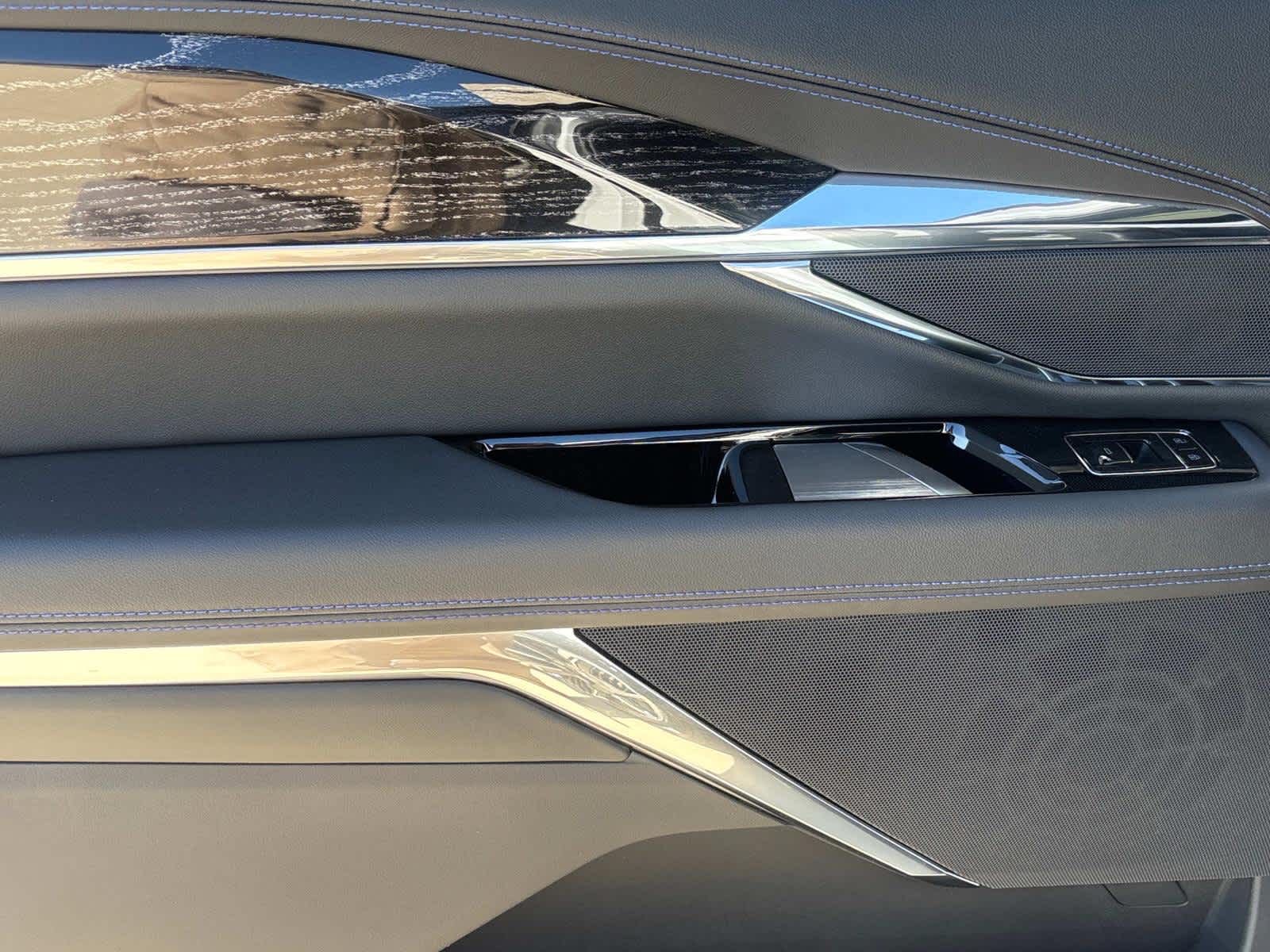 Vehicle image 27 of 53