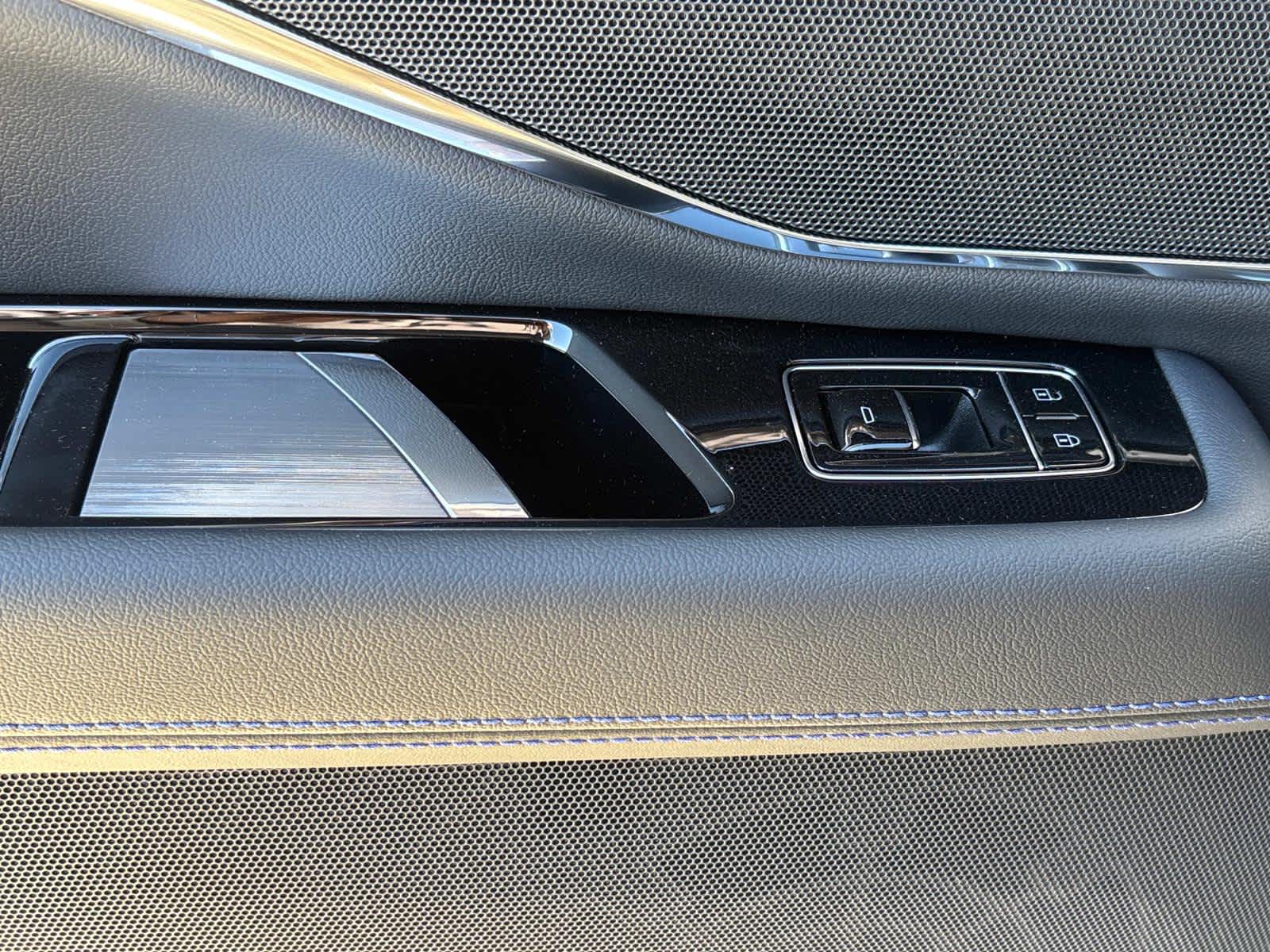 Vehicle image 28 of 53
