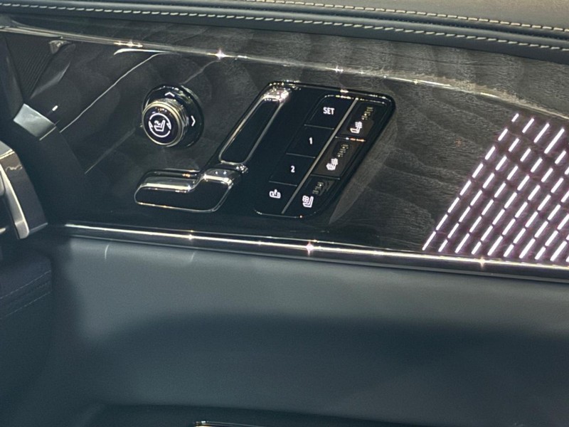 Vehicle image 20 of 24
