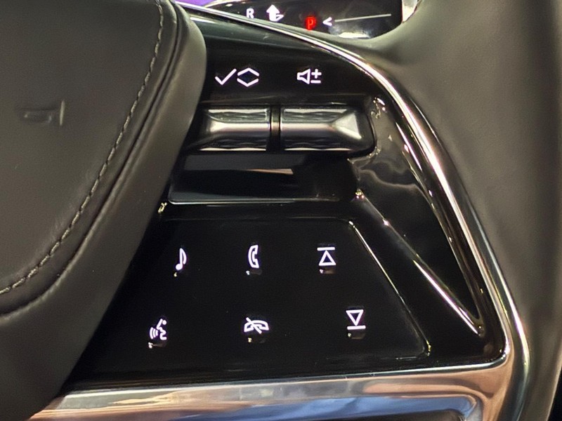 Vehicle image 18 of 24