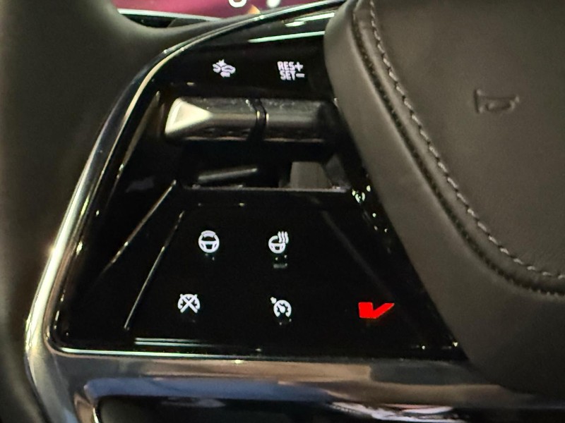 Vehicle image 21 of 24