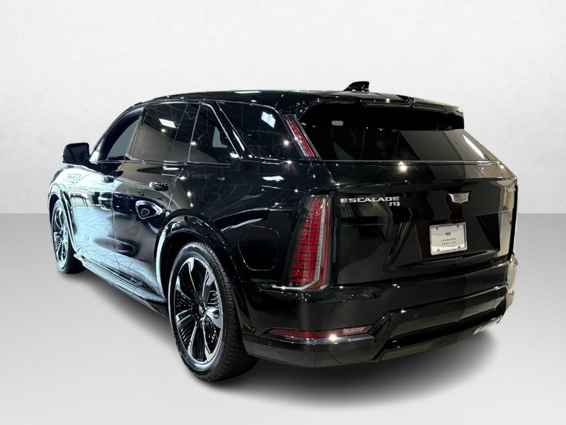 Vehicle image 4 of 24