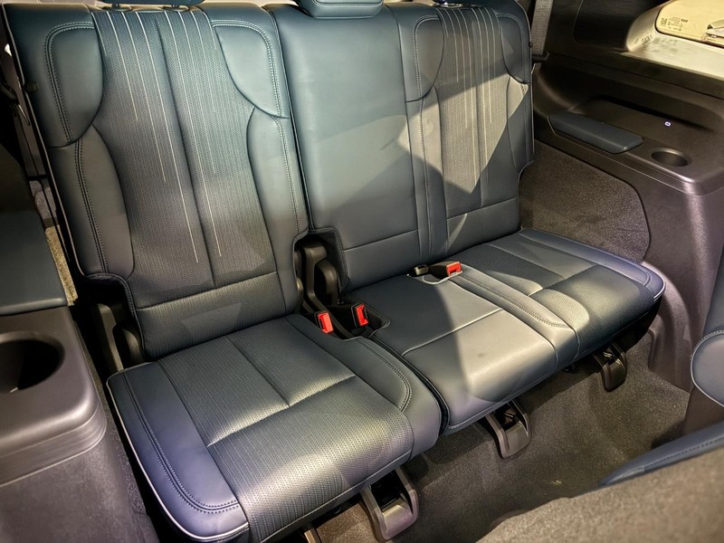 Vehicle image 7 of 24