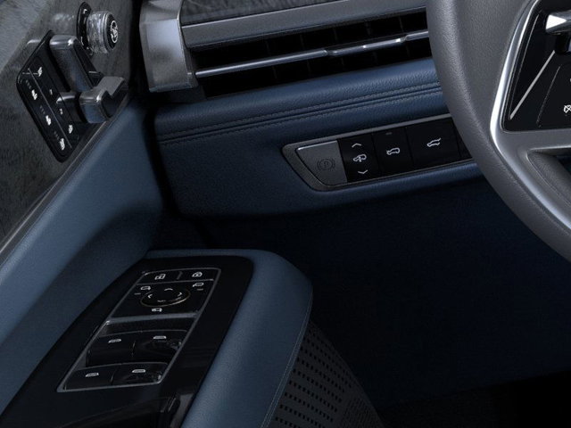 Vehicle image 22 of 24