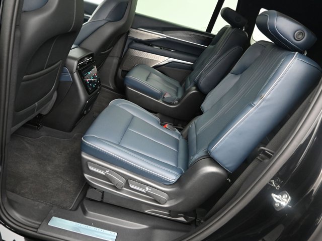 Vehicle image 36 of 43
