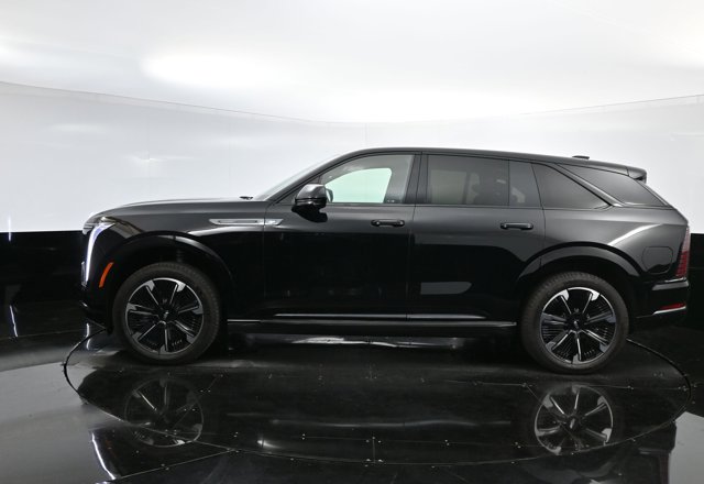 Vehicle image 32 of 43
