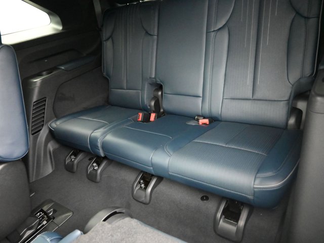 Vehicle image 37 of 43