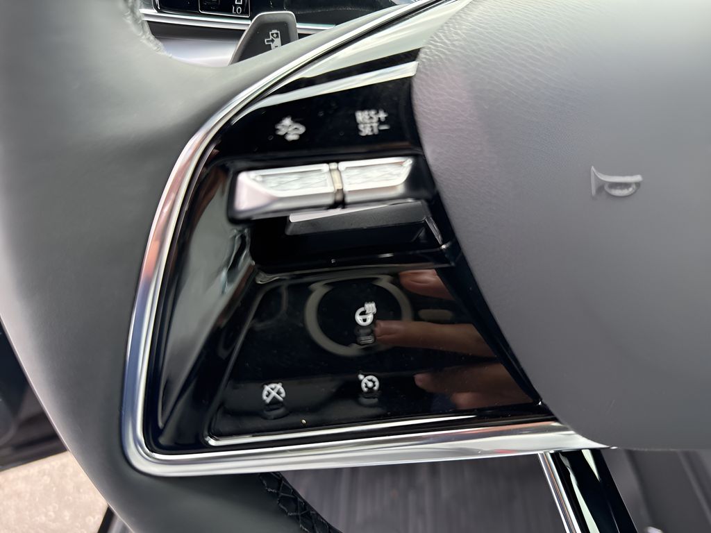 Vehicle image 21 of 39