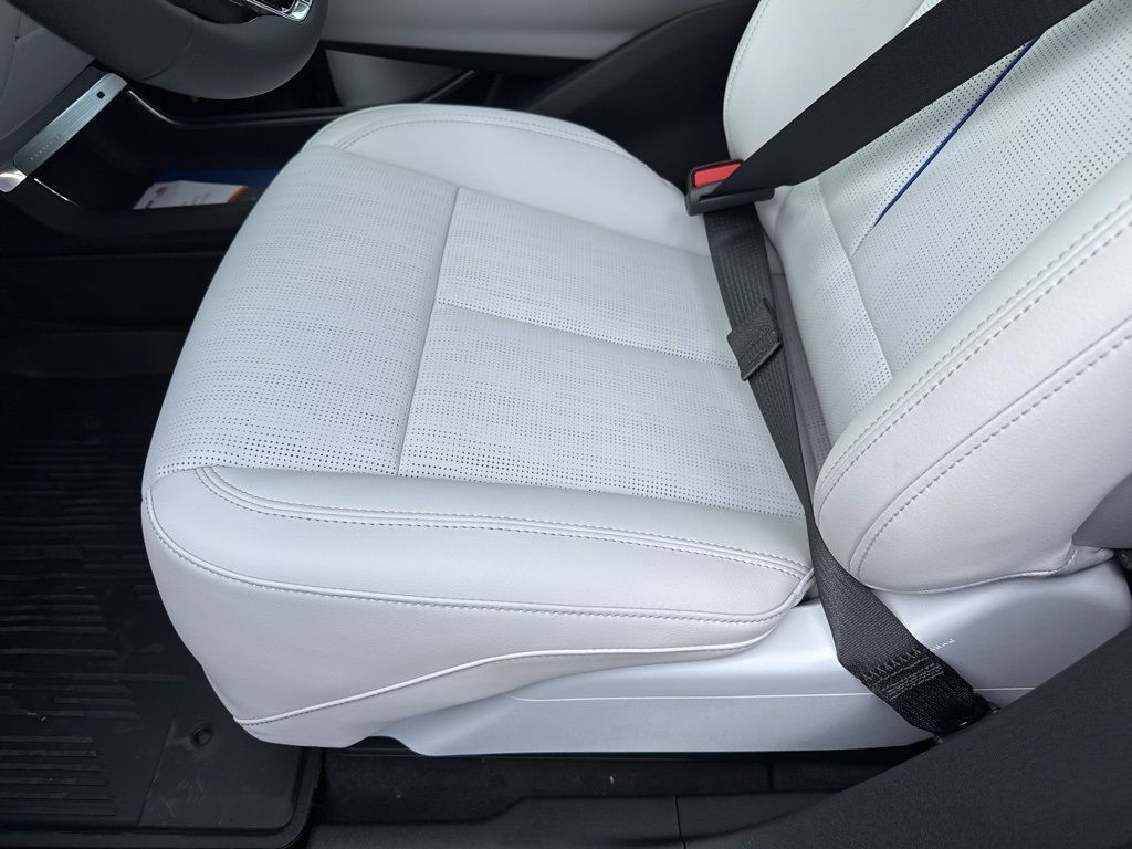 Vehicle image 17 of 39
