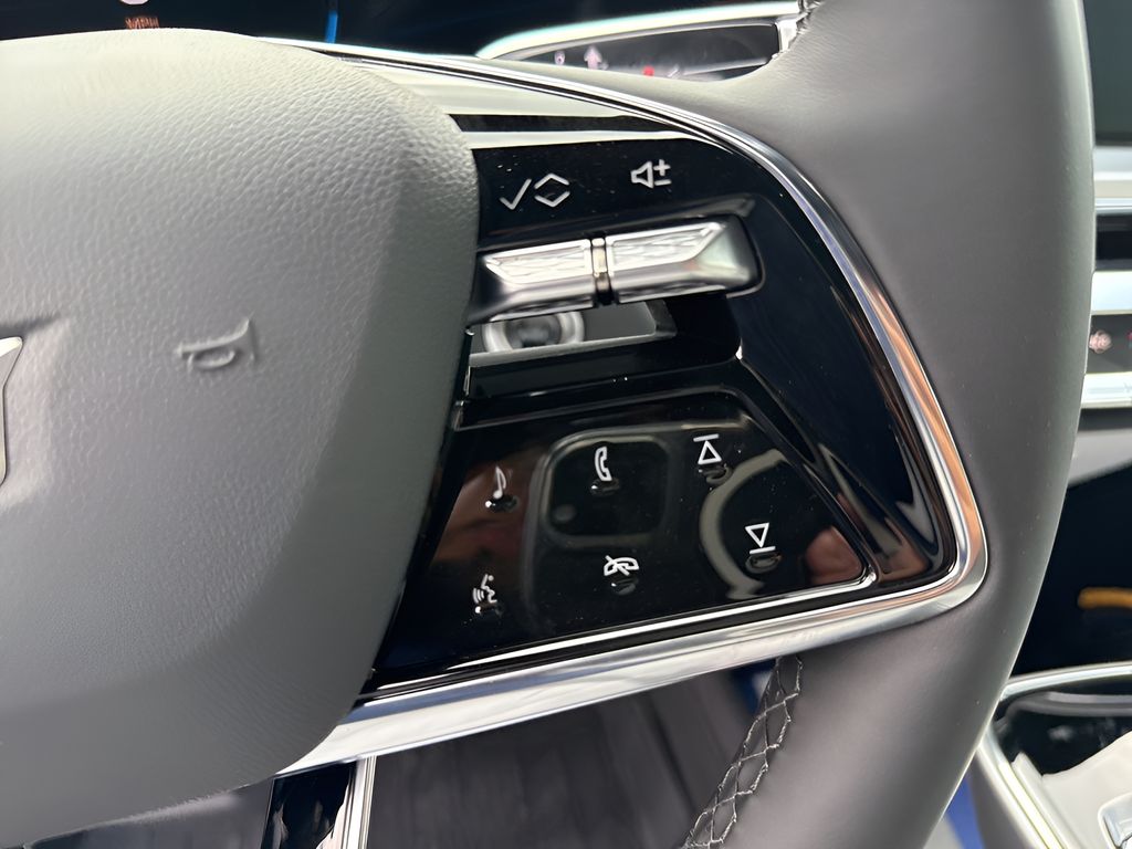 Vehicle image 22 of 39