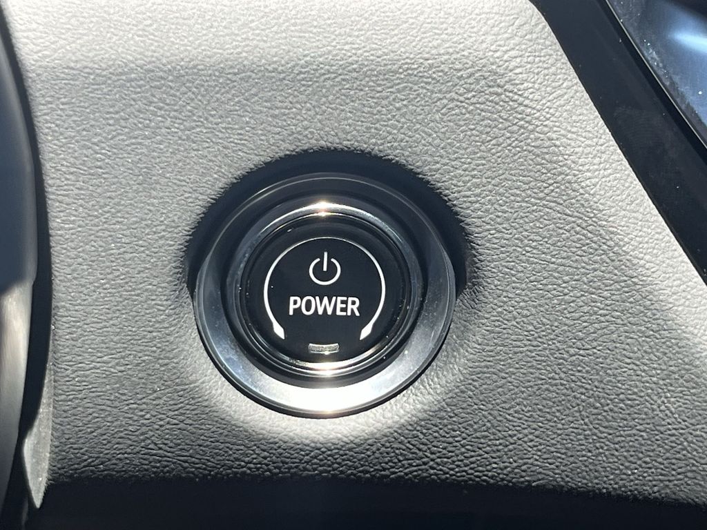 2025 Cadillac LYRIQ Luxury Image 23 of 28