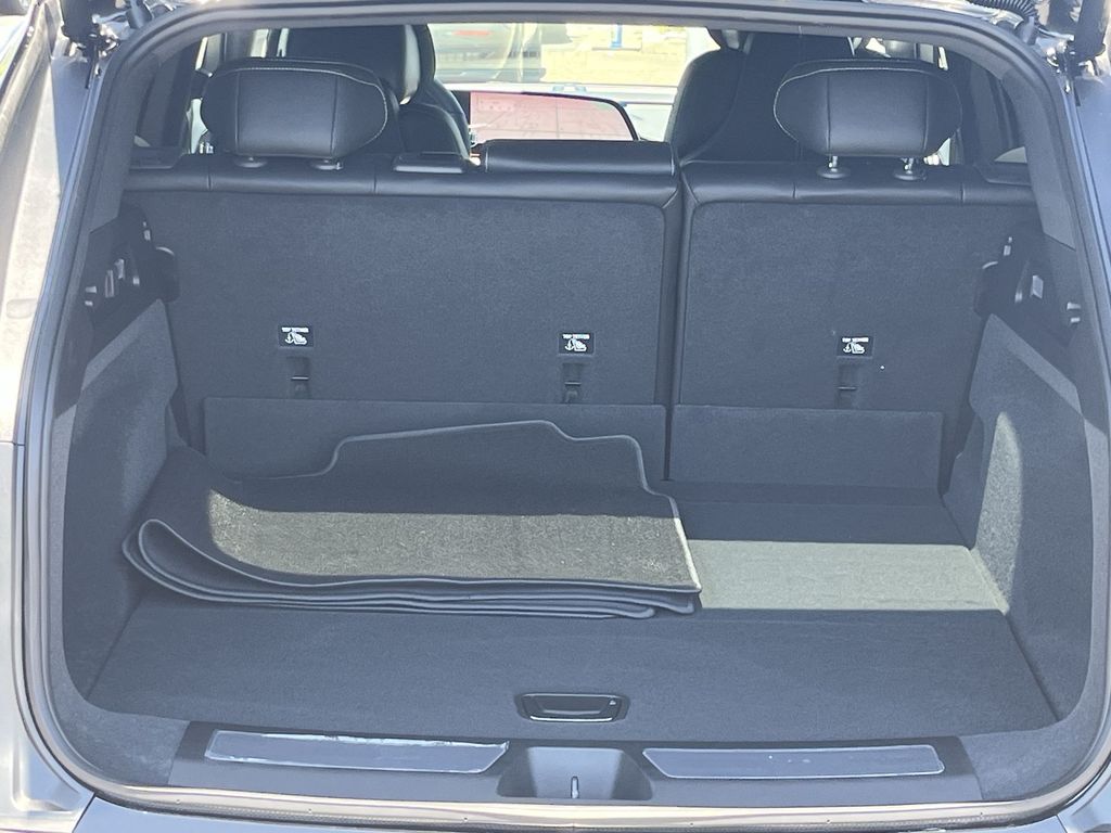 2025 Cadillac LYRIQ Luxury Image 4 of 28