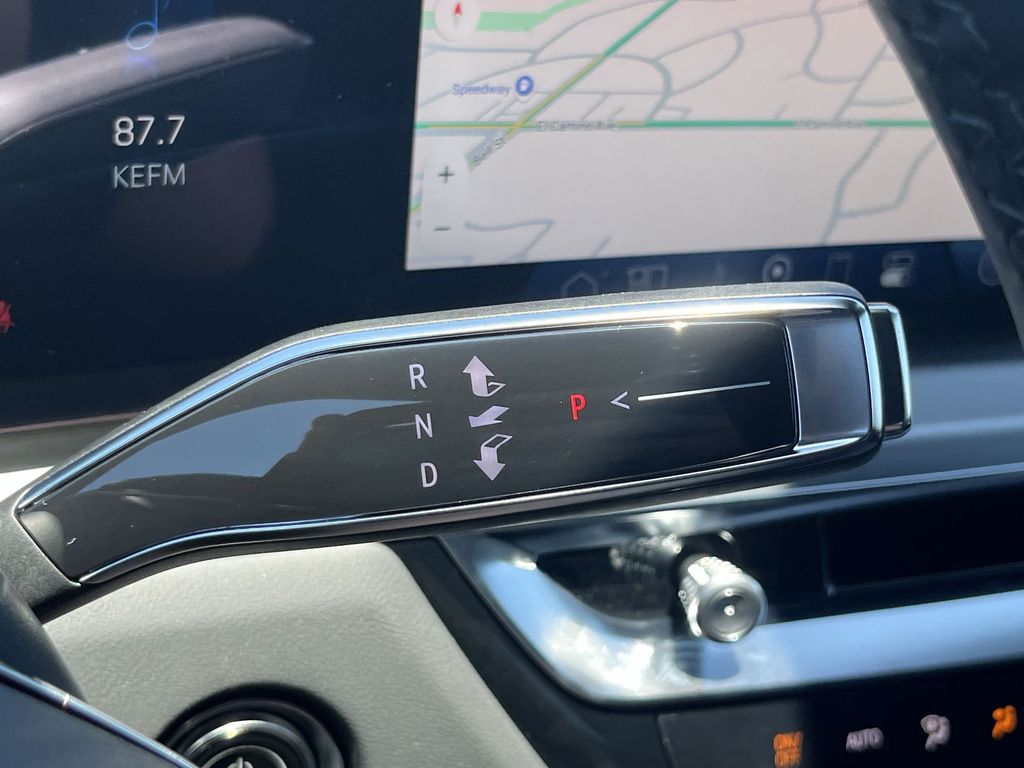 2025 Cadillac LYRIQ Luxury Image 18 of 28