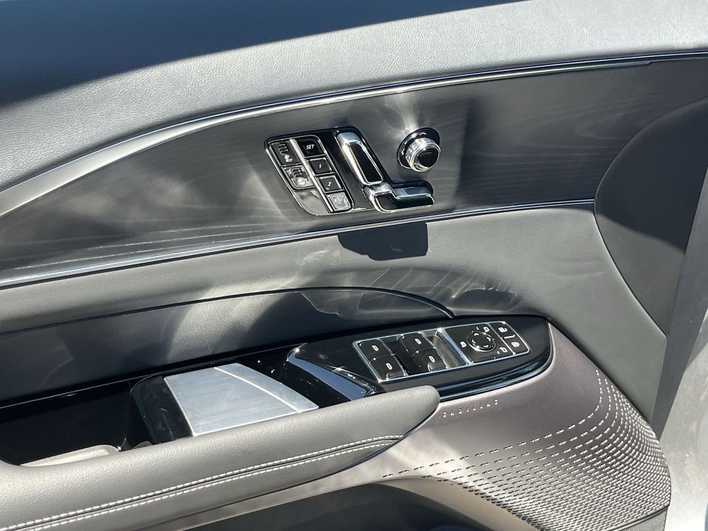 2025 Cadillac LYRIQ Luxury Image 20 of 28