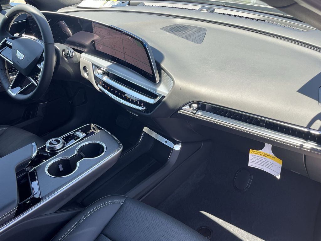 2025 Cadillac LYRIQ Luxury Image 11 of 28