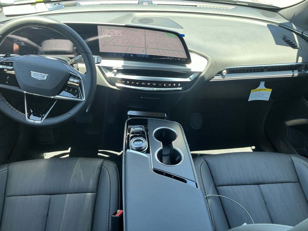 2025 Cadillac LYRIQ Luxury Image 10 of 28