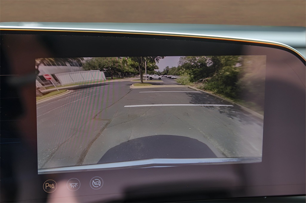 Vehicle image 14 of 26