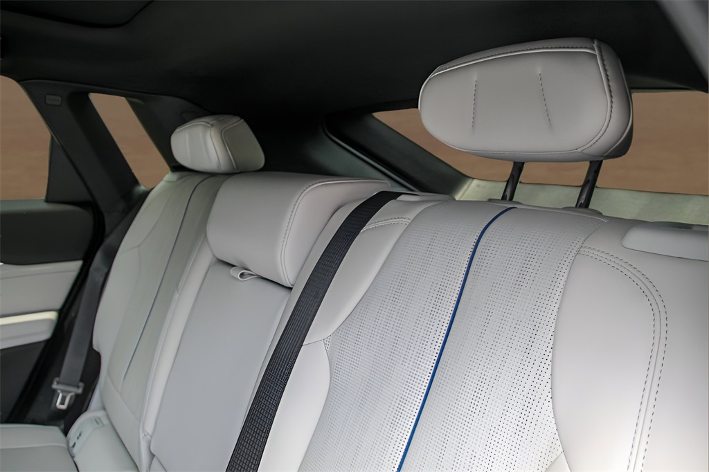 Vehicle image 20 of 26