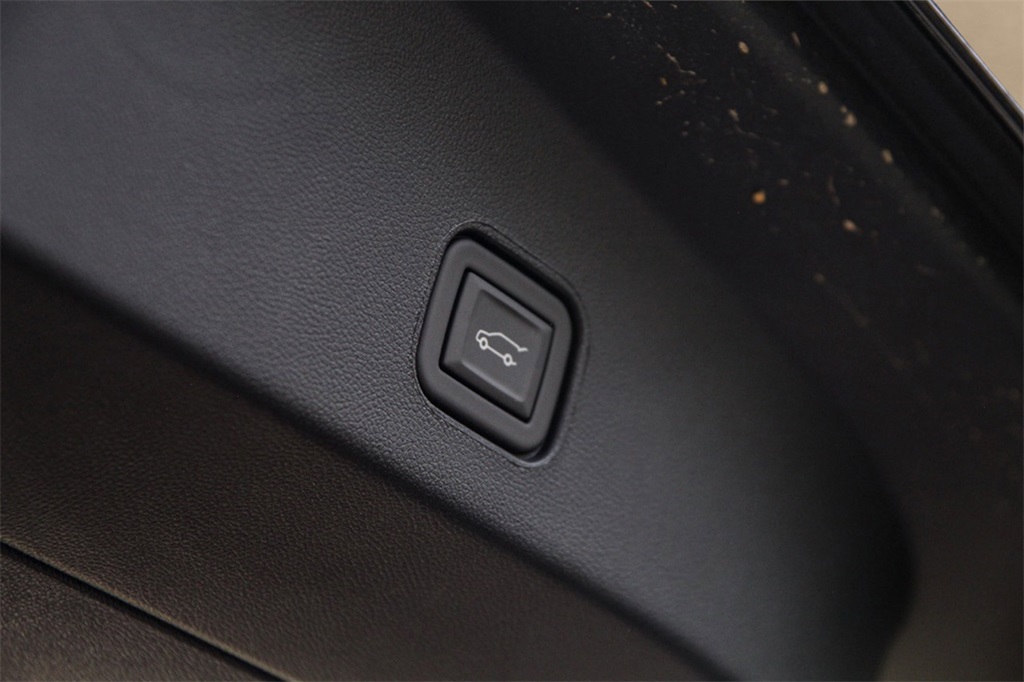 Vehicle image 6 of 26