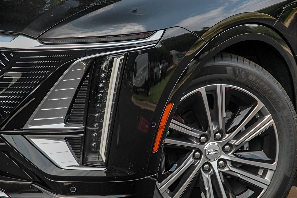 Vehicle image 23 of 26