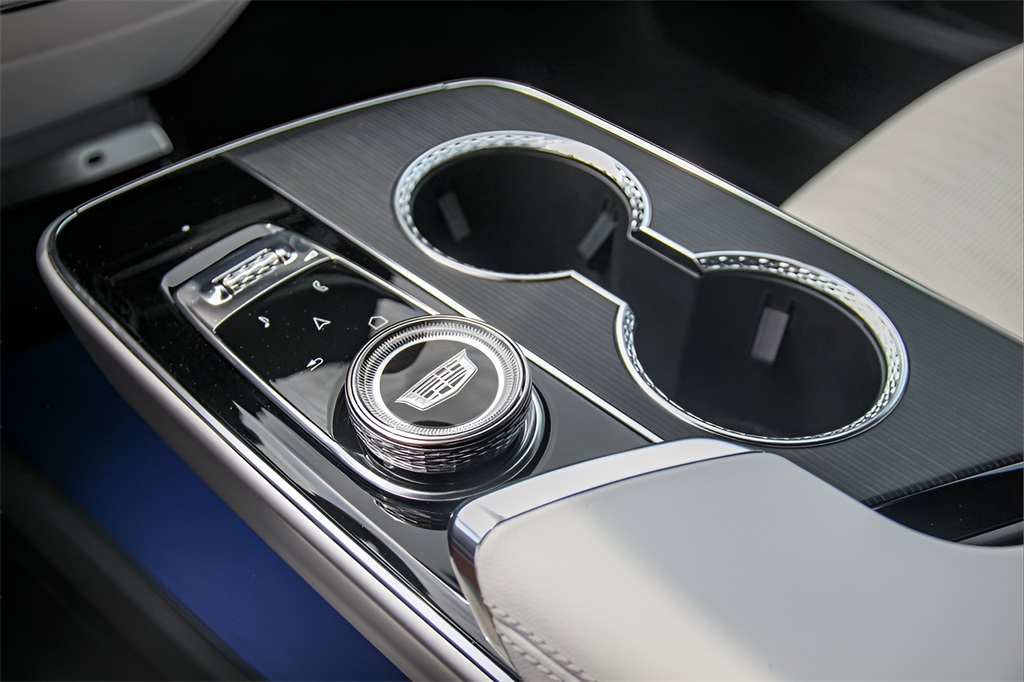 Vehicle image 15 of 26