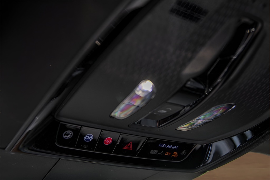 Vehicle image 13 of 26
